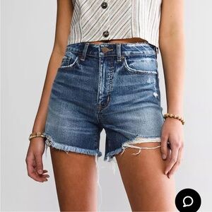 Buckle Billie Women's Shorts